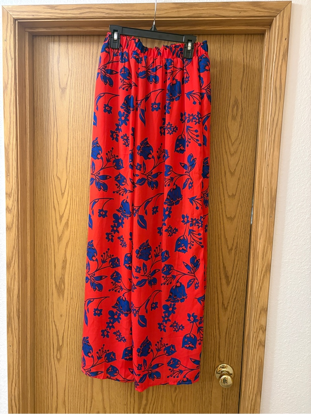 SHEIN Red Pants with Blue Floral Print and Leg Slits